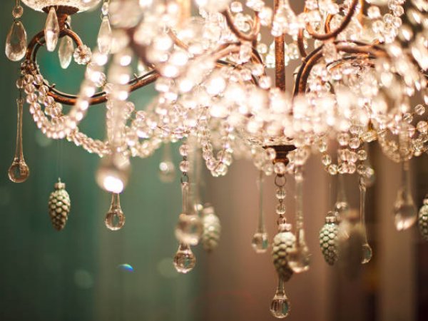 Chandeliers & Feature Lighting