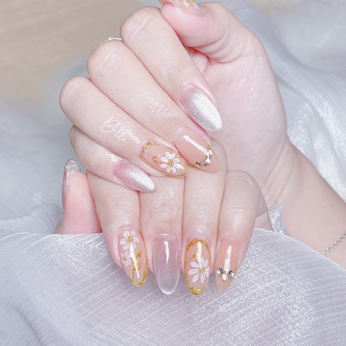Golden Nail & Lash