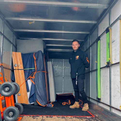 LA Couriers & Labouring Services