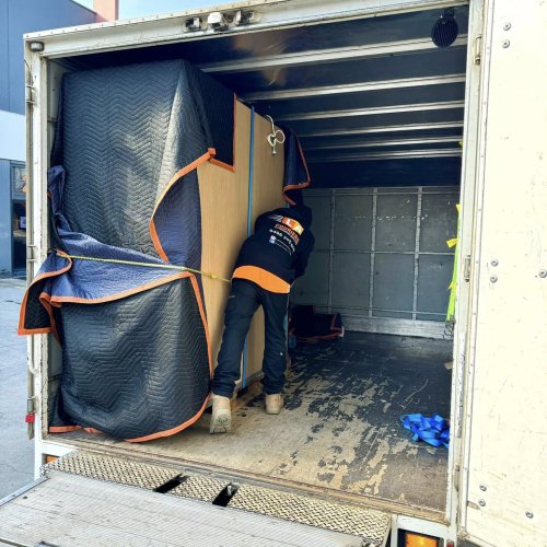LA Couriers & Labouring Services